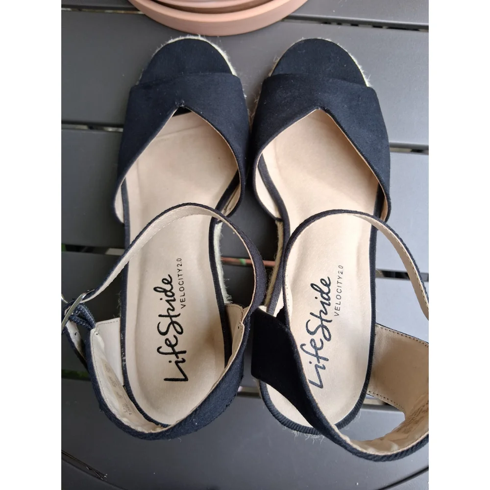 🌷EUC Women's Life Stride Black Wedge Sandals Size 10W - Picture 4 of 9